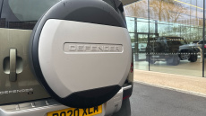 Land Rover Defender 2.0 D200 SE 110 5dr Auto Diesel Estate